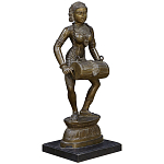 Декоративная статуэтка из латуни Dancing Woman with Mridangam варинант исполнения - 2 | Loft Concept в Тюмени