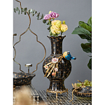 Ваза черная фарфоровая с  узором и бронзовым декором в виде веток с фарфоровой птичкой и цветами Eden Garden варинант исполнения - 2 | Loft Concept в Тюмени