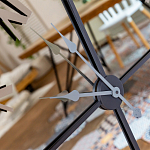 Часы настенные зеркальные с серебряным металлическим циферблатом Mirror Tower Clock варинант исполнения - 3 | Loft Concept в Тюмени