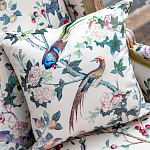 Подушка декоративная с изображением птицы в саду Beige Chinoiserie Birds in the Rose Garden Cushion варинант исполнения - 2 | Loft Concept в Тюмени